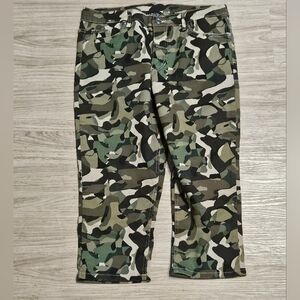 BNWOT - VENUS Camouflage Cropped Cargo Denim Pants - Sz 12